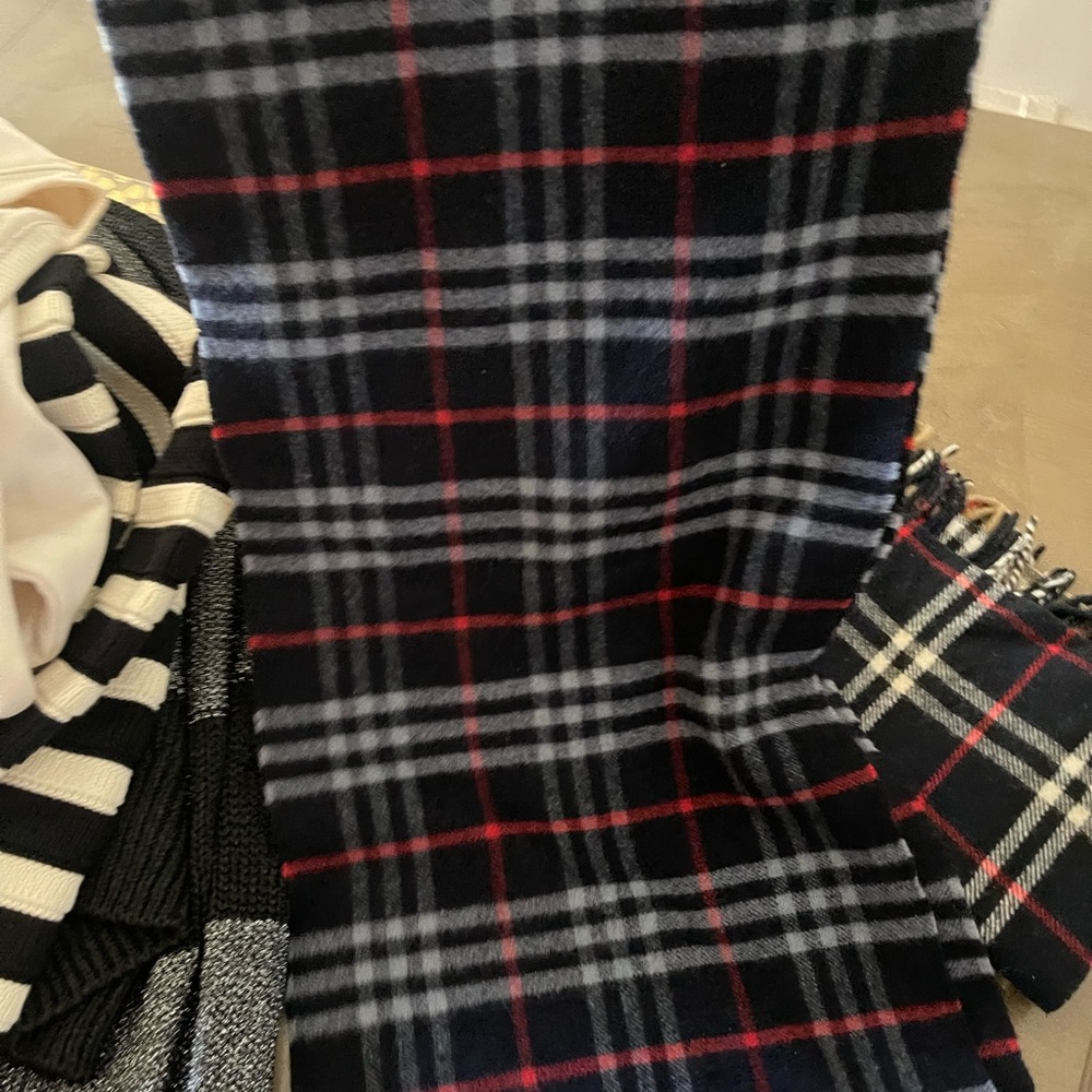 Authentic Burberrys vintage nova check blue wool scarf (F1062) - Picture 5 of 7